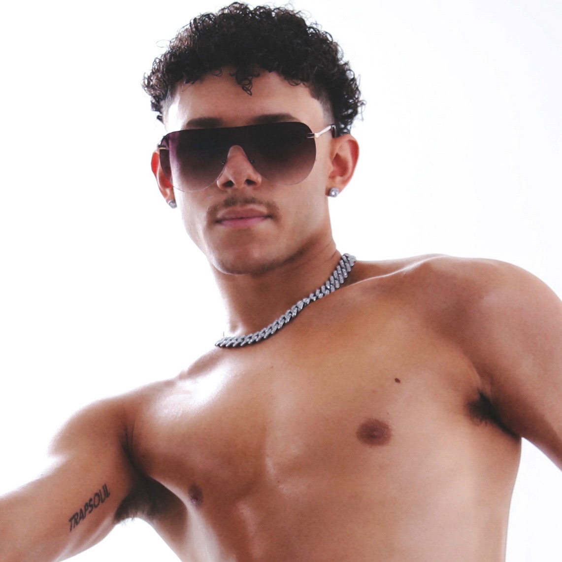 XNDR — Chicago-based singer-songwriter, Casa del Rocío artist